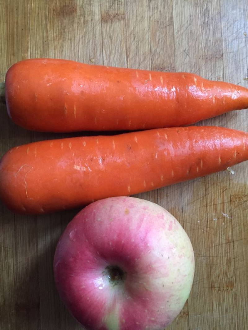 Steps to Make Freshly Squeezed Carrot Apple Juice