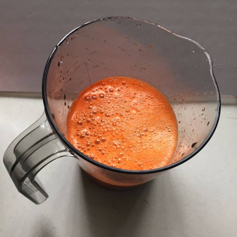 Steps to Make Freshly Squeezed Carrot Apple Juice