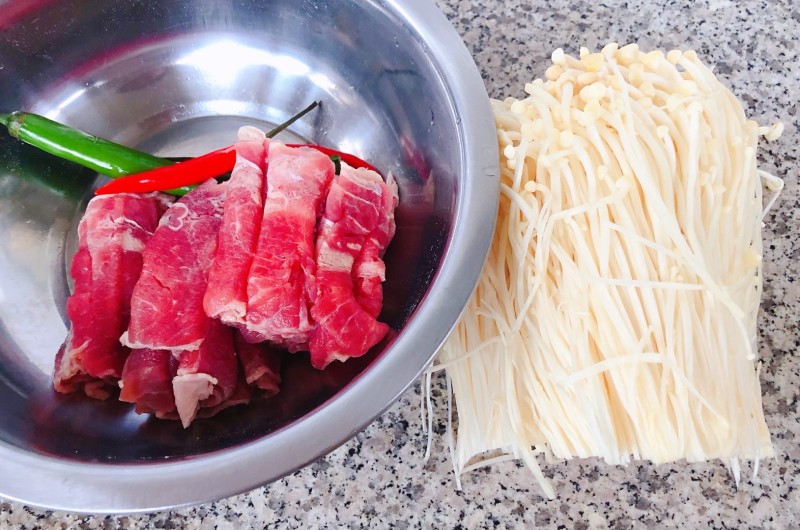 Steps for Cooking Steamed Beef with Enoki Mushrooms