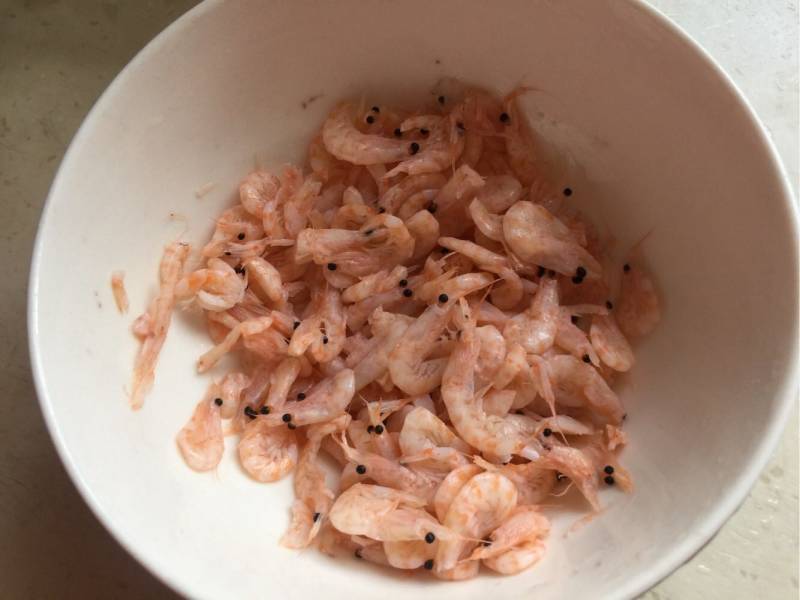 Steps for Making Phosphorus Shrimp and Egg Fried Rice