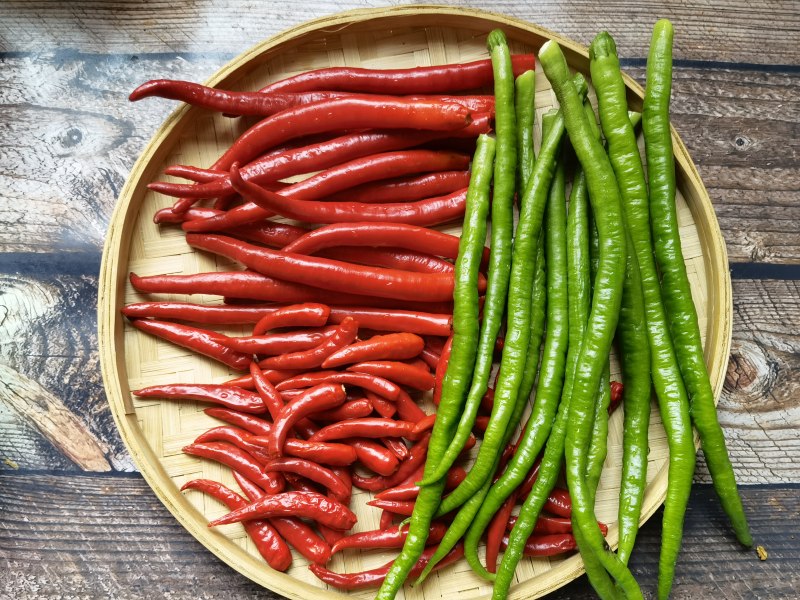 Steps for Cooking Garlic and Double Pepper Sauce