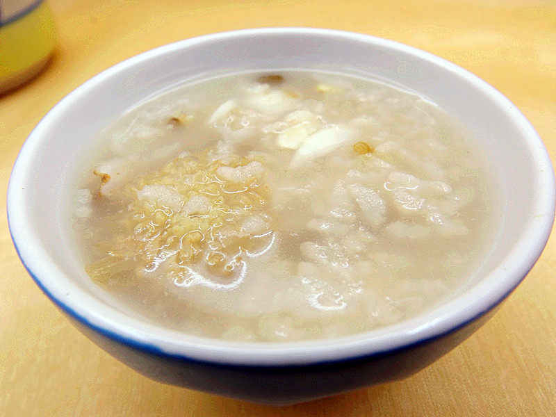 Green Bean, Lily and Chrysanthemum Porridge