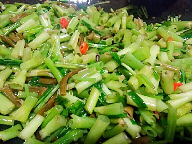 Steps for making Pickled Bean Stir-Fried Water Spinach