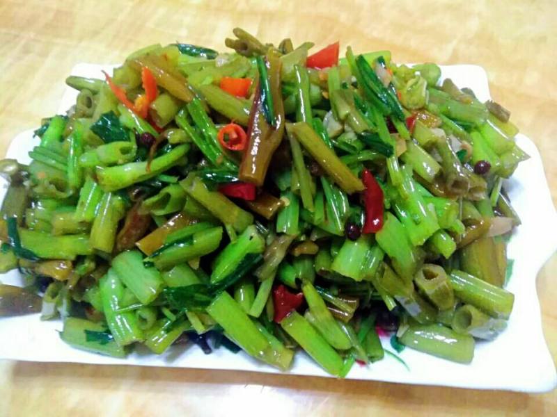 Steps for making Pickled Bean Stir-Fried Water Spinach