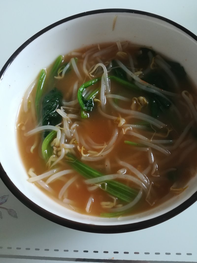 Spinach and Bean Sprout Soup