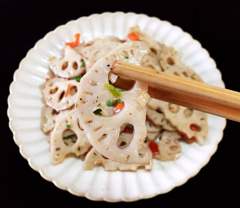 Detailed Steps for Making Crispy and Refreshing Lotus Root Slices