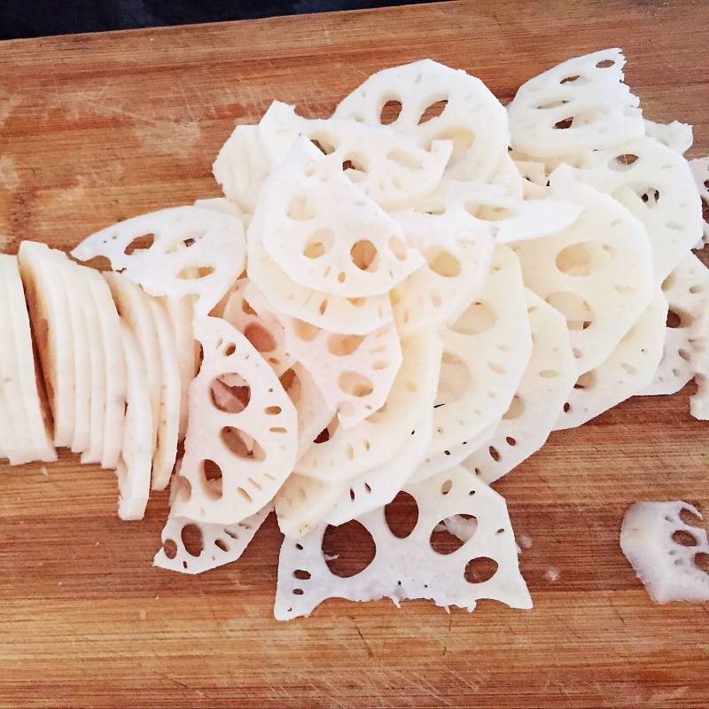 Detailed Steps for Making Crispy and Refreshing Lotus Root Slices