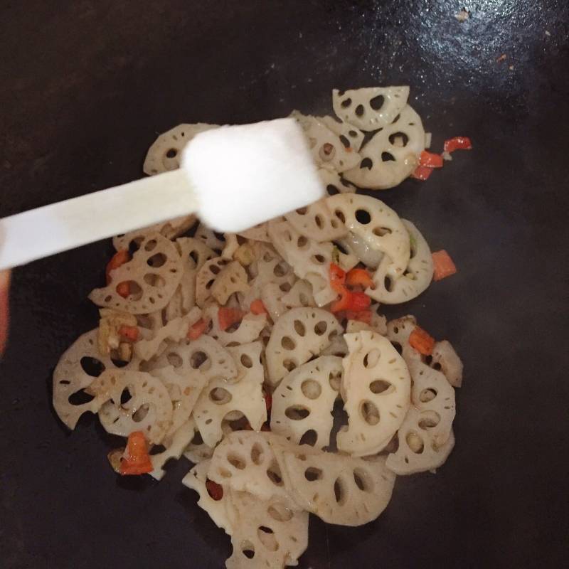 Detailed Steps for Making Crispy and Refreshing Lotus Root Slices