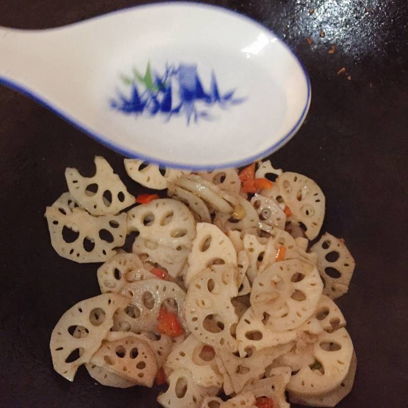 Detailed Steps for Making Crispy and Refreshing Lotus Root Slices