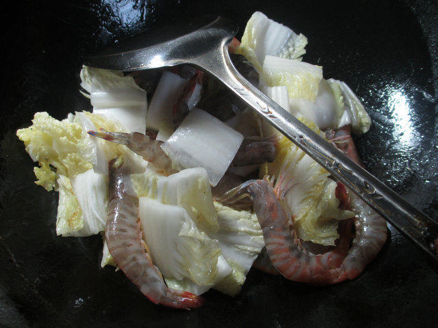 Steps for Stir-fried Shrimp with Chinese Cabbage