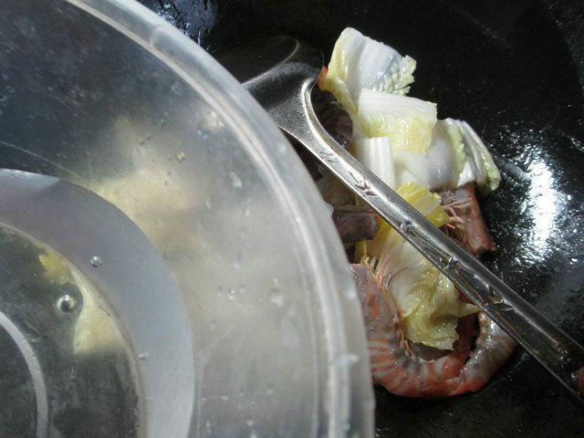 Steps for Stir-fried Shrimp with Chinese Cabbage