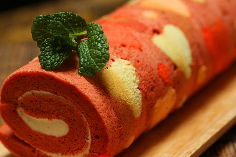 Warm and Sweet - Red Yeast Love Cake Roll