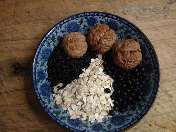 Steps for Making Walnut Mixed Grain Porridge