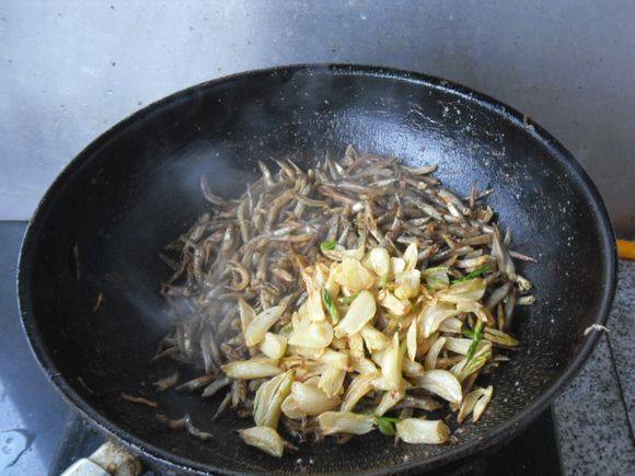 【Northeast China】Garlic Stir-Fried Small Dried Fish Cooking Steps