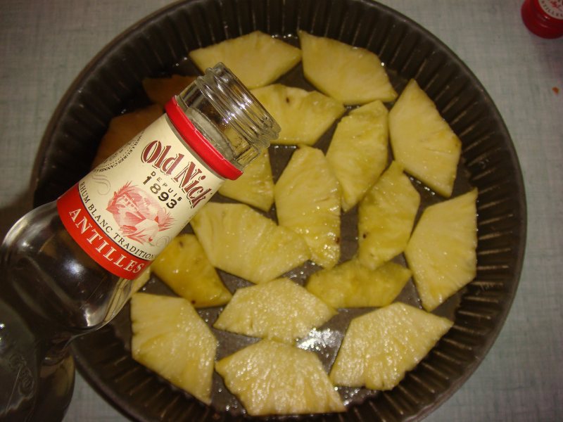 Steps for Cooking Rum-Flavored Grilled Pineapple