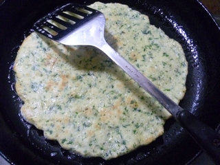 Artemisia Oil Pancake Cooking Steps