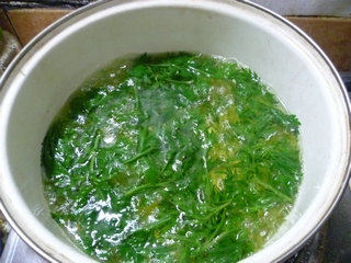 Artemisia Oil Pancake Cooking Steps