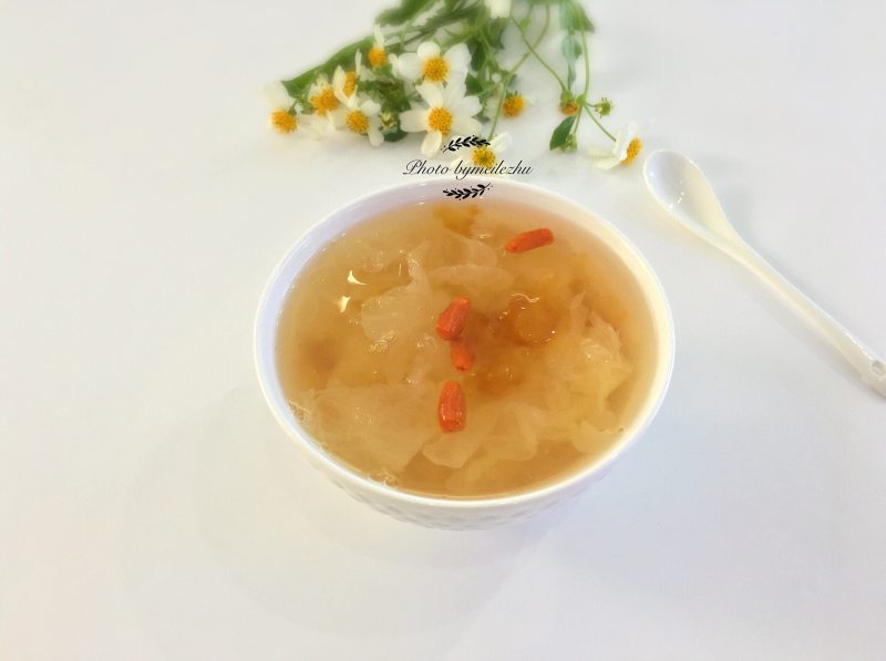 Steps for Cooking Peach Gum, Coix Seed, and Tremella Soup