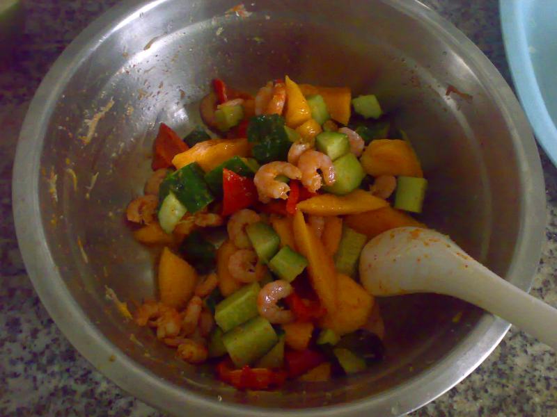 Steps for making Spicy Mango Shrimp Salad