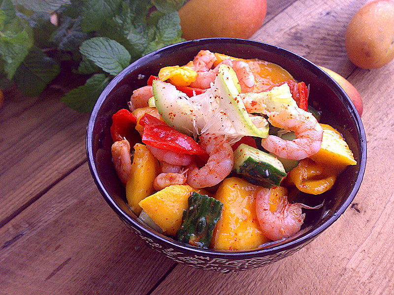 Spicy Mango Shrimp Salad