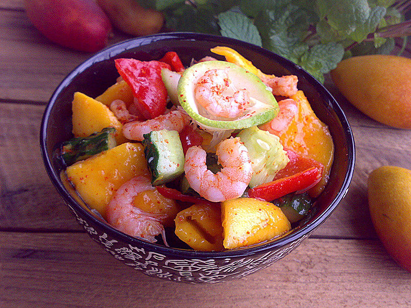 Spicy Mango Shrimp Salad