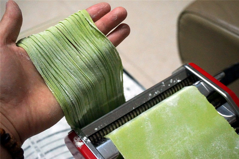 Steps for Making Spinach Noodles