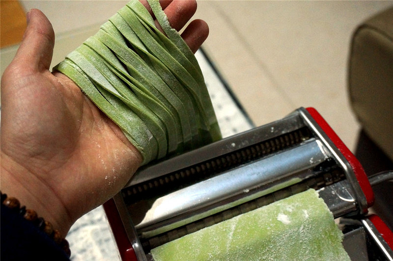 Steps for Making Spinach Noodles