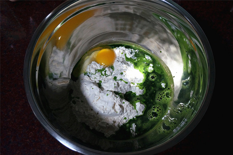 Steps for Making Spinach Noodles