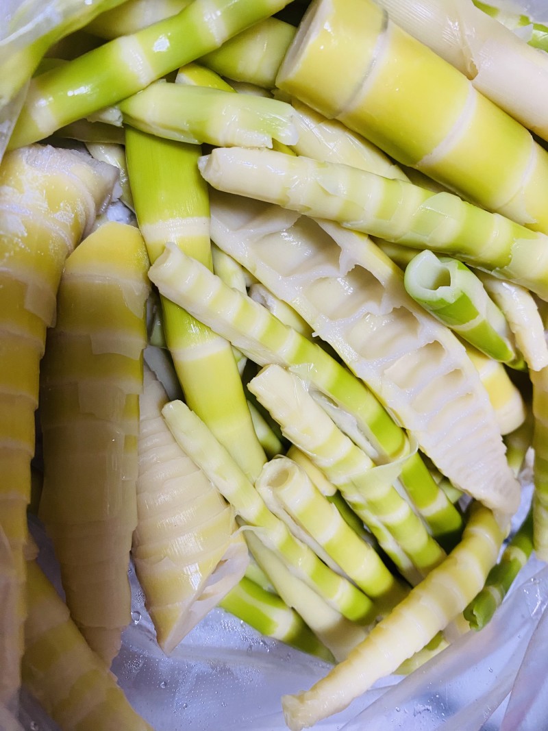 Steps for Cooking Sour and Spicy Bamboo Shoots