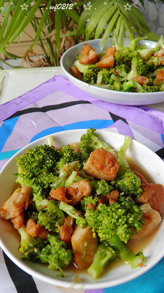 Broccoli Stir-Fried Chicken Chunks - A Delicious Rice Dish