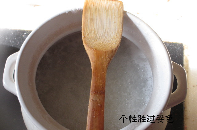 Detailed Steps for Cooking Clay Pot Rice Porridge in 5 Minutes