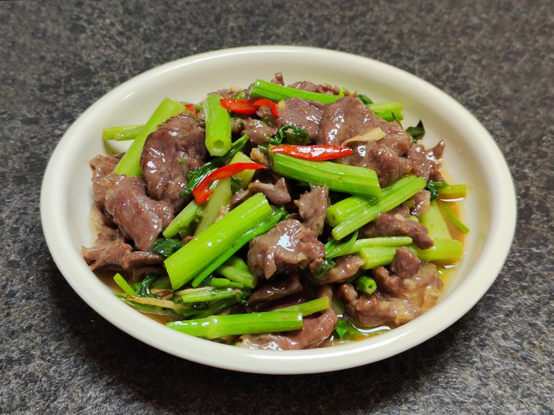 Steps for Stir-fried Beef with Celery