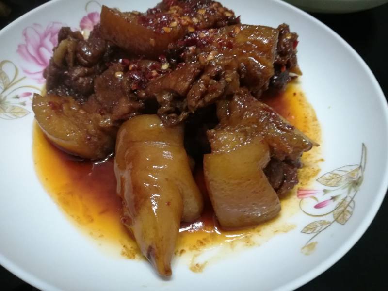 Steps for Making Beer Braised Pig's Trotters