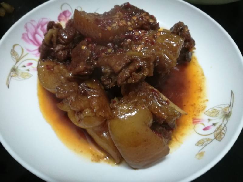 Steps for Making Beer Braised Pig's Trotters