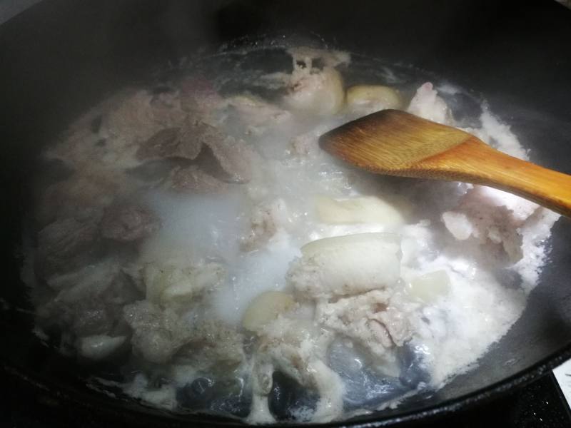 Steps for Making Beer Braised Pig's Trotters