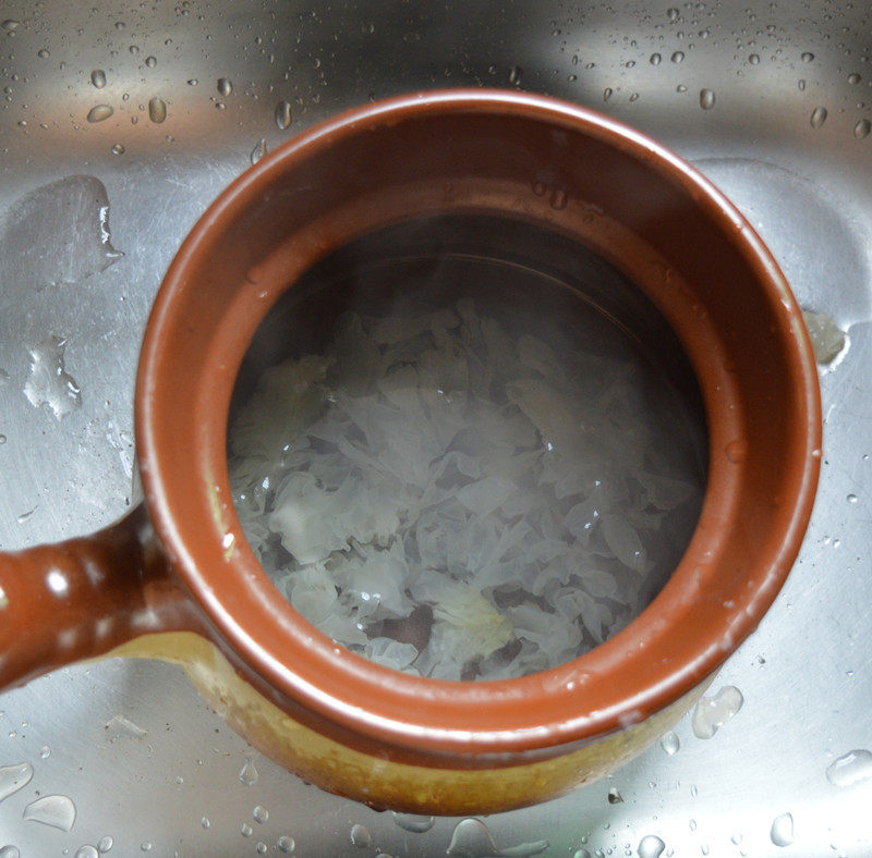 Steps for Making Sweet Potato and Tremella Soup