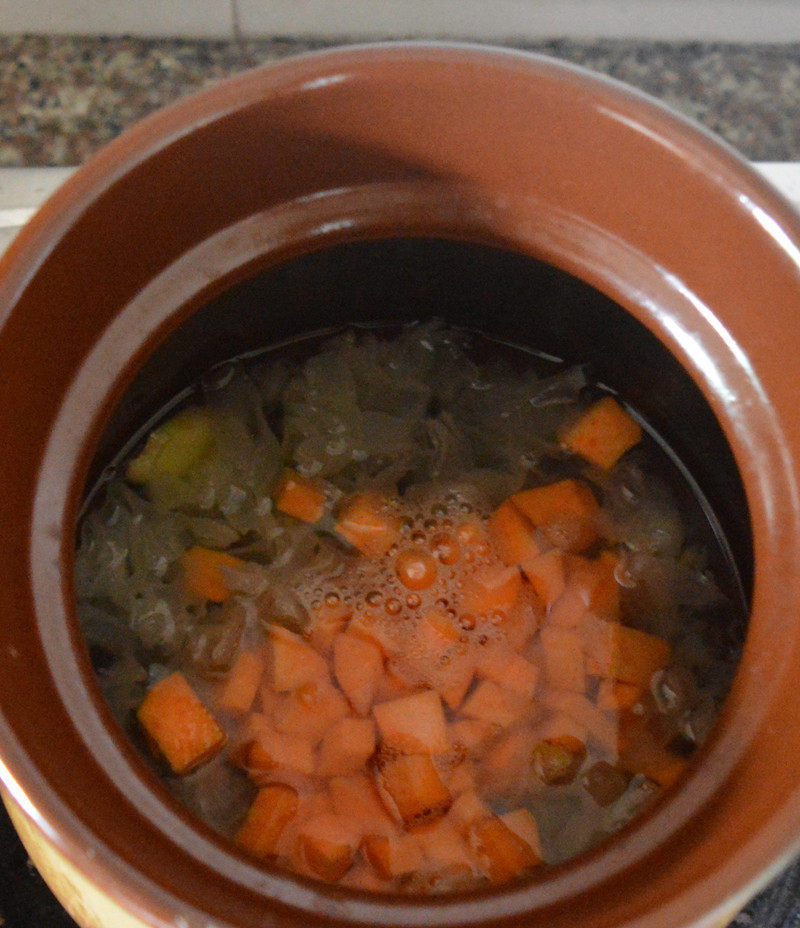 Steps for Making Sweet Potato and Tremella Soup