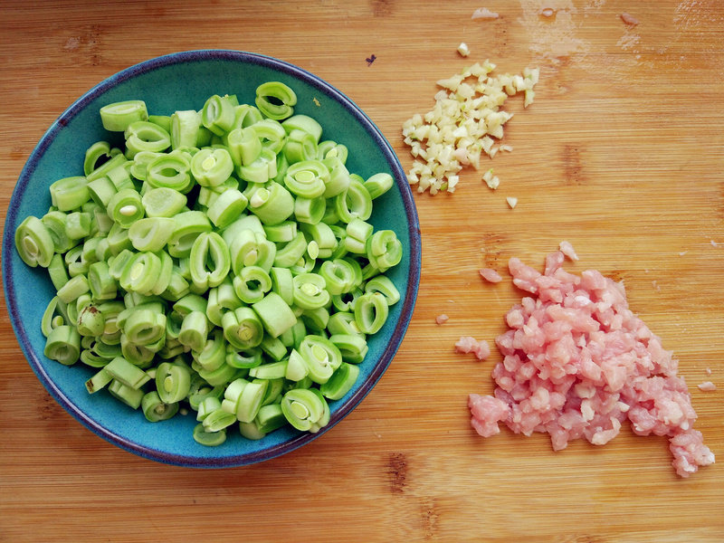 Step-by-Step Guide for Sautéed Green Beans with Diced Pork