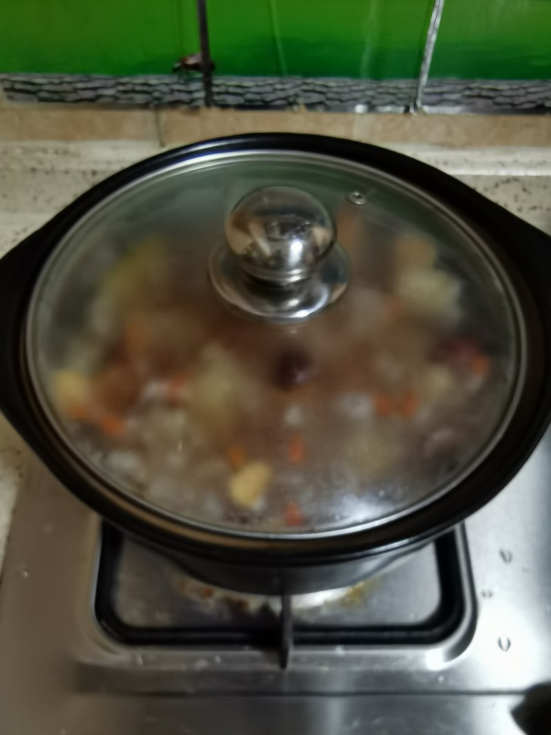 Steps for Making Sweet Soup with Lily, Lotus Seeds, and Tremella Fungus