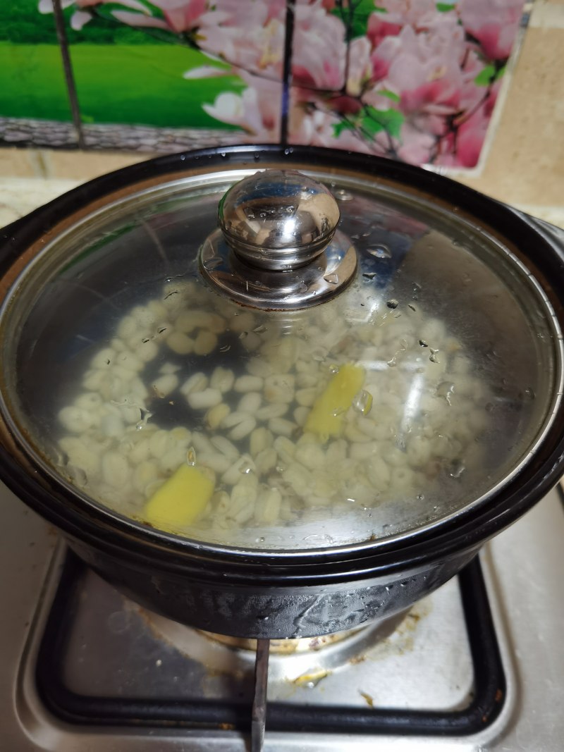 Steps for Making Sweet Soup with Lily, Lotus Seeds, and Tremella Fungus