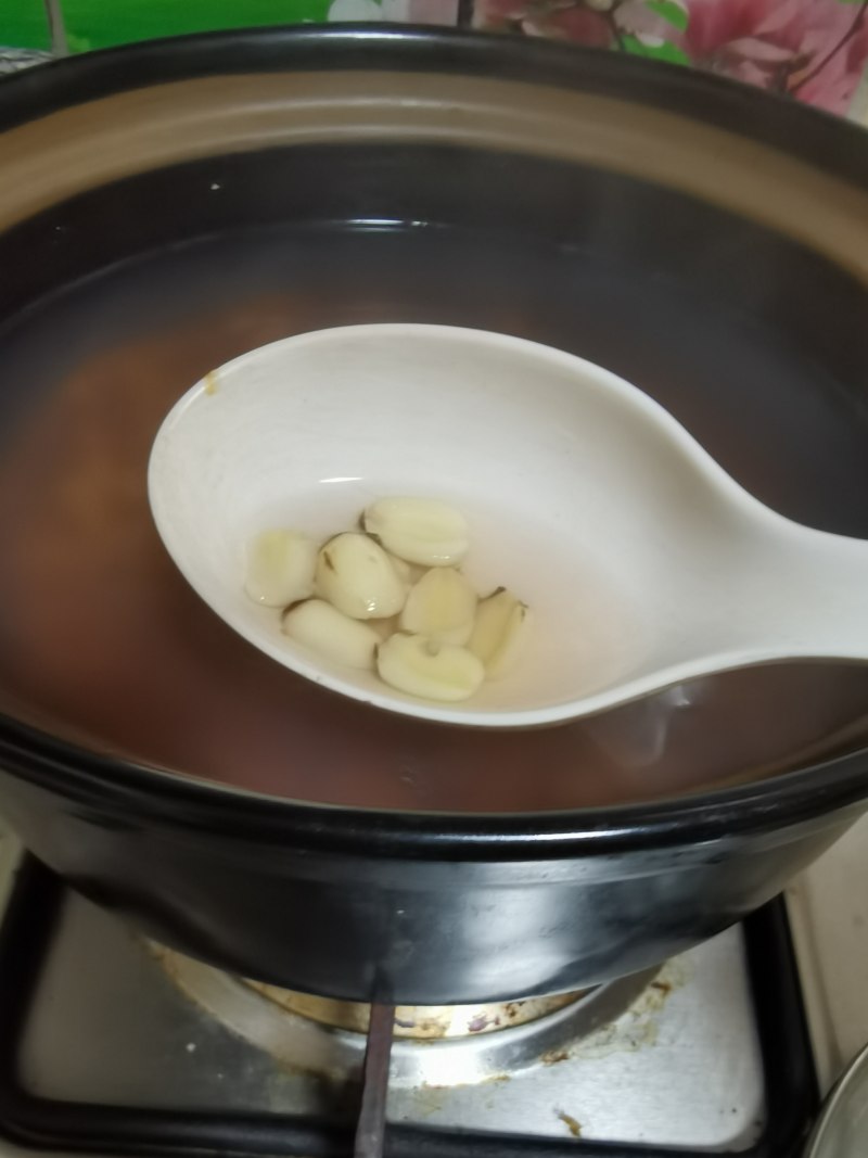 Steps for Making Sweet Soup with Lily, Lotus Seeds, and Tremella Fungus