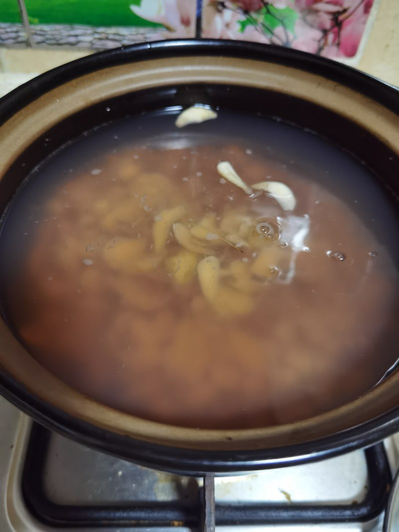 Steps for Making Sweet Soup with Lily, Lotus Seeds, and Tremella Fungus