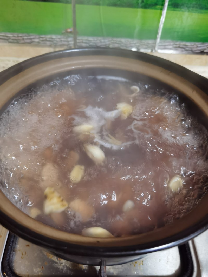 Steps for Making Sweet Soup with Lily, Lotus Seeds, and Tremella Fungus