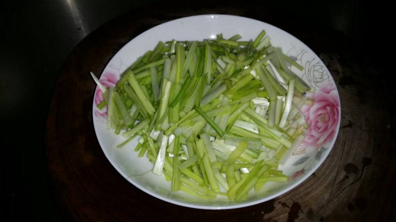 Steps for Cooking Leek and Pork Stir Fry (Simplified Version)