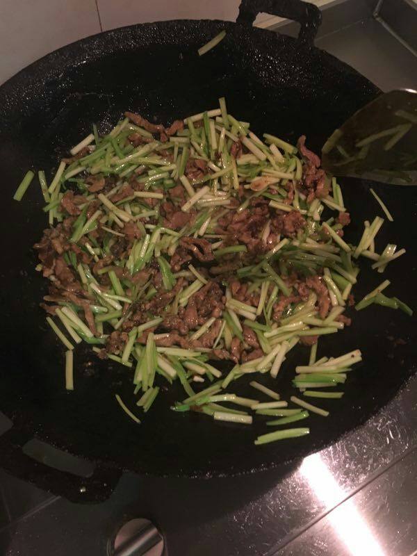 Steps for Cooking Leek and Pork Stir Fry (Simplified Version)