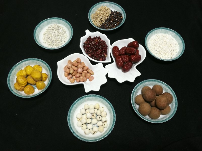 Steps for Making Longan Lotus Seed Eight Treasure Porridge