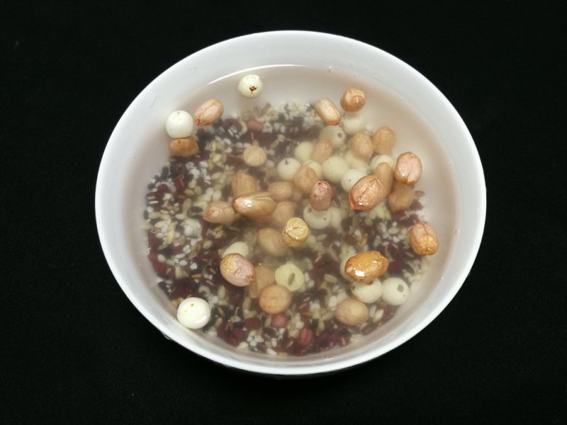 Steps for Making Longan Lotus Seed Eight Treasure Porridge