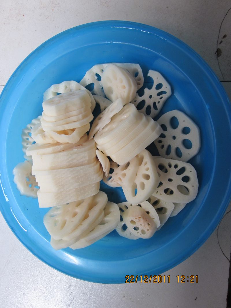 Steps for Stir-fried Lotus Root