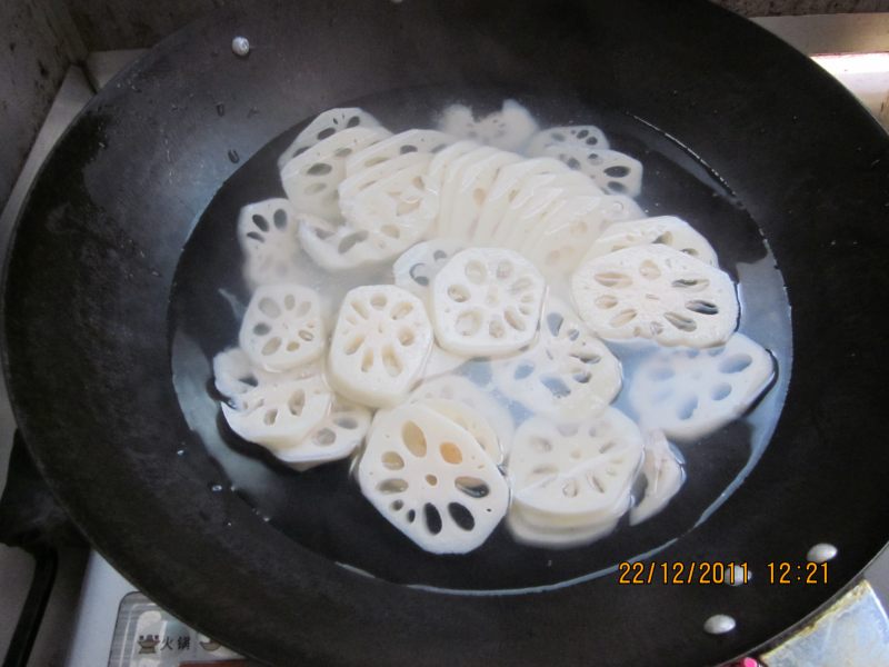 Steps for Stir-fried Lotus Root