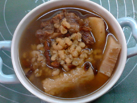 Steps for Making Chinese Yam, Adenophora, Coix Seed, and Beef Bone Soup